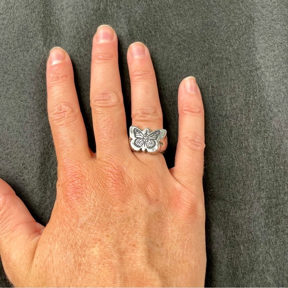 Silver butterfly Ring lox and chain - Picture 1 of 5